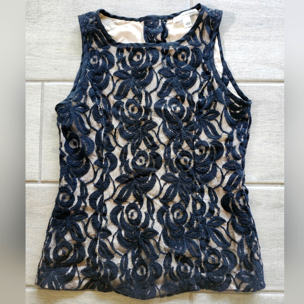 Banana Republic Black Lace Nude Boatneck Back Button Sleeveless Tank Shell Sz 2